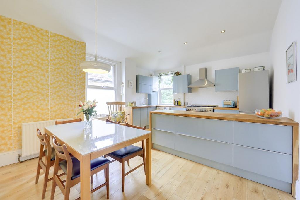 Hither Green Lane, Hither Green, London, SE13 2 bed for sale