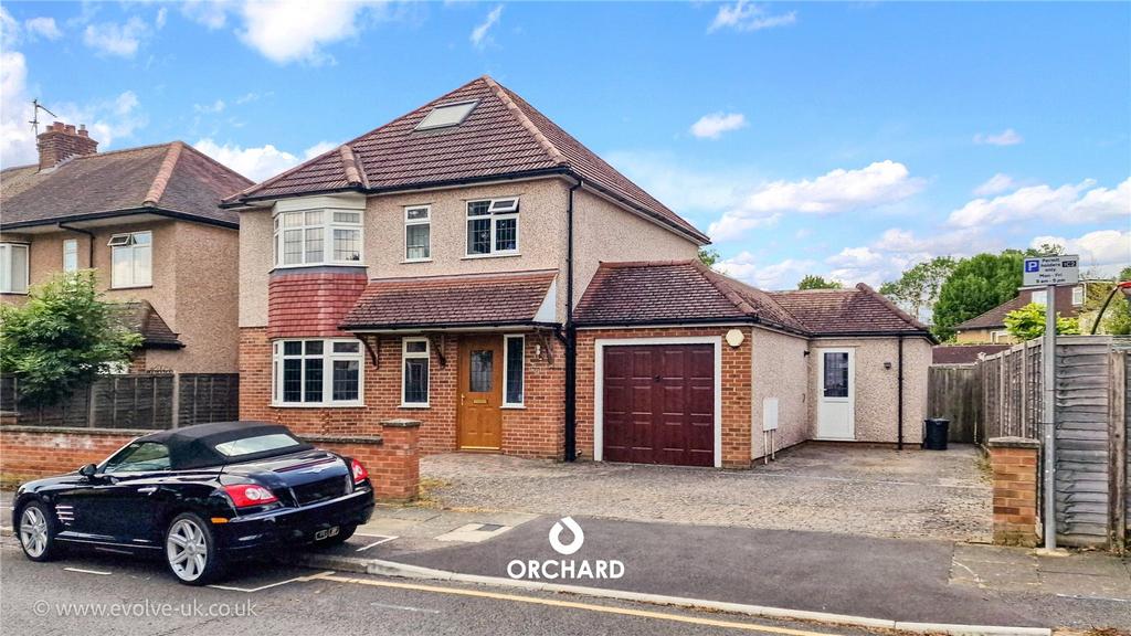 Milverton Drive, Ickenham, UB10 5 bed detached house to rent £3,000