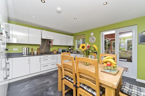6 Alexander Gardens, Dunbar, EH42 1ZS