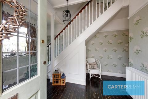 18 Chestnut Avenue, Grays, RM16 2UJ