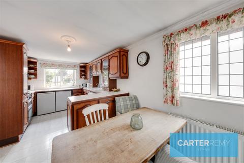 18 Chestnut Avenue, Grays, RM16 2UJ