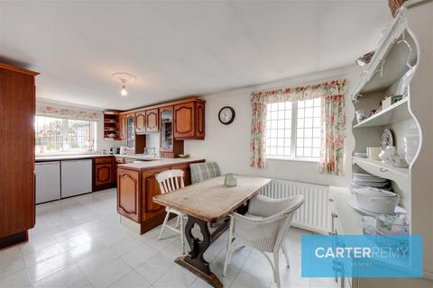 18 Chestnut Avenue, Grays, RM16 2UJ