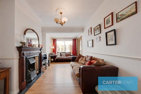 18 Chestnut Avenue, Grays, RM16 2UJ
