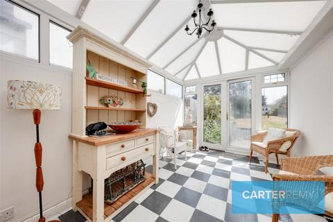 18 Chestnut Avenue, Grays, RM16 2UJ