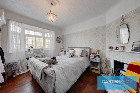 18 Chestnut Avenue, Grays, RM16 2UJ
