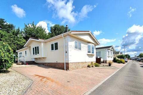 3 bedroom detached bungalow for sale - Heronston Lane, Bridgend, Bridgend County. CF31 3BZ