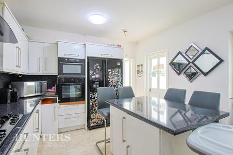 15 Manor Road, Oldham, OL4 1RQ