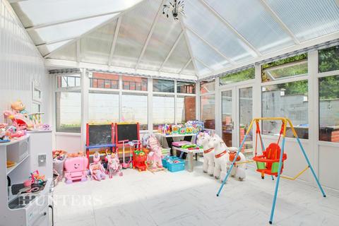 15 Manor Road, Oldham, OL4 1RQ