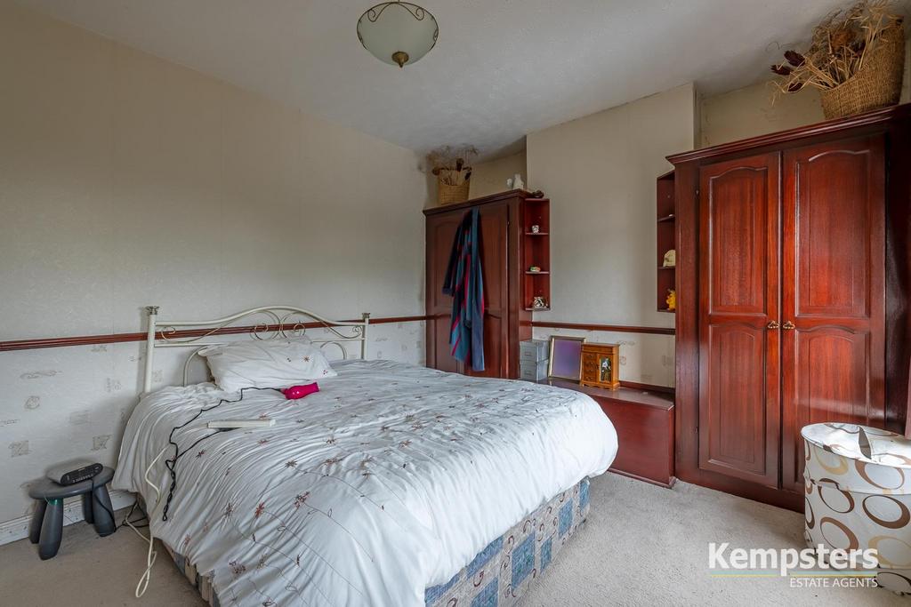 Bedroom 1.jpg