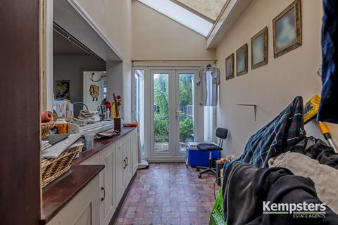 2 Kings Terrace, Fobbing, Stanford-le-hope, SS17 9HB