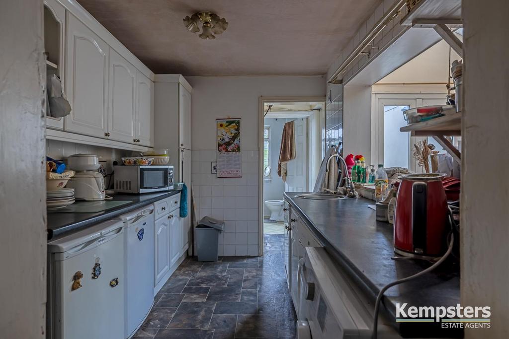 Kitchen 1.jpg