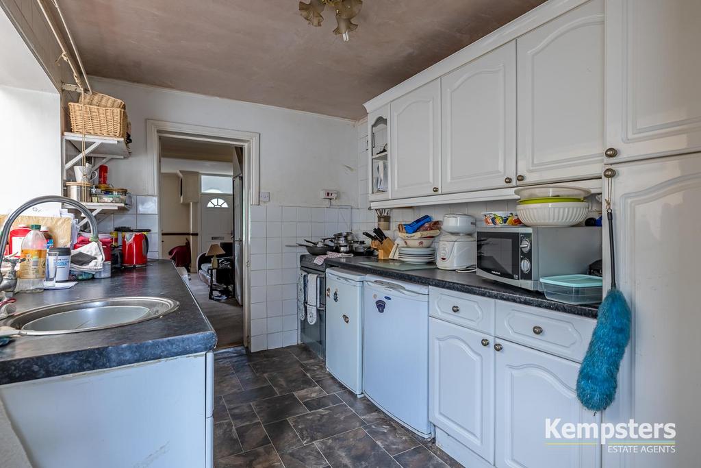 Kitchen 2.jpg