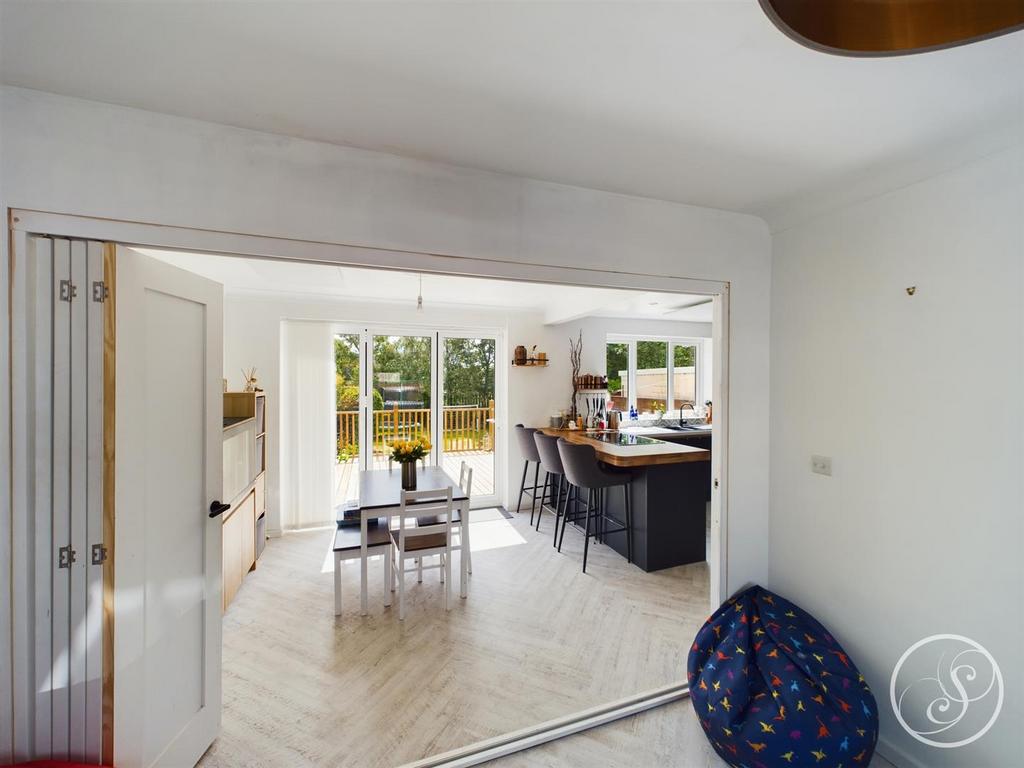 Kitchen / Dining