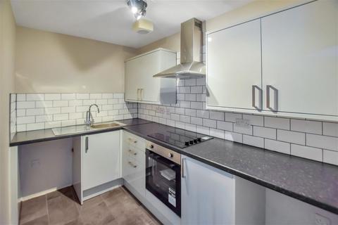 2 bedroom ground floor flat to rent, Cronton Lane, Widnes, WA8 5AR