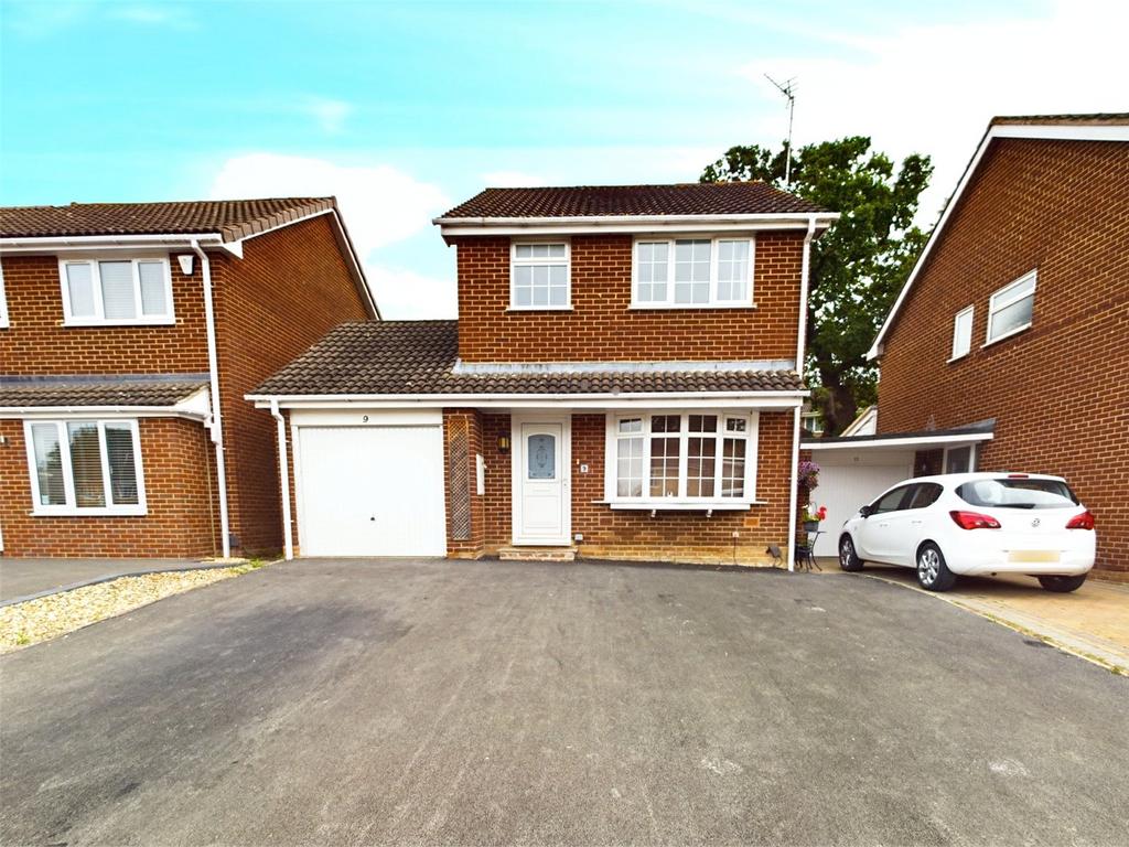 Darwin Close, Cheltenham, Gloucestershire, GL51 3 bed detached house