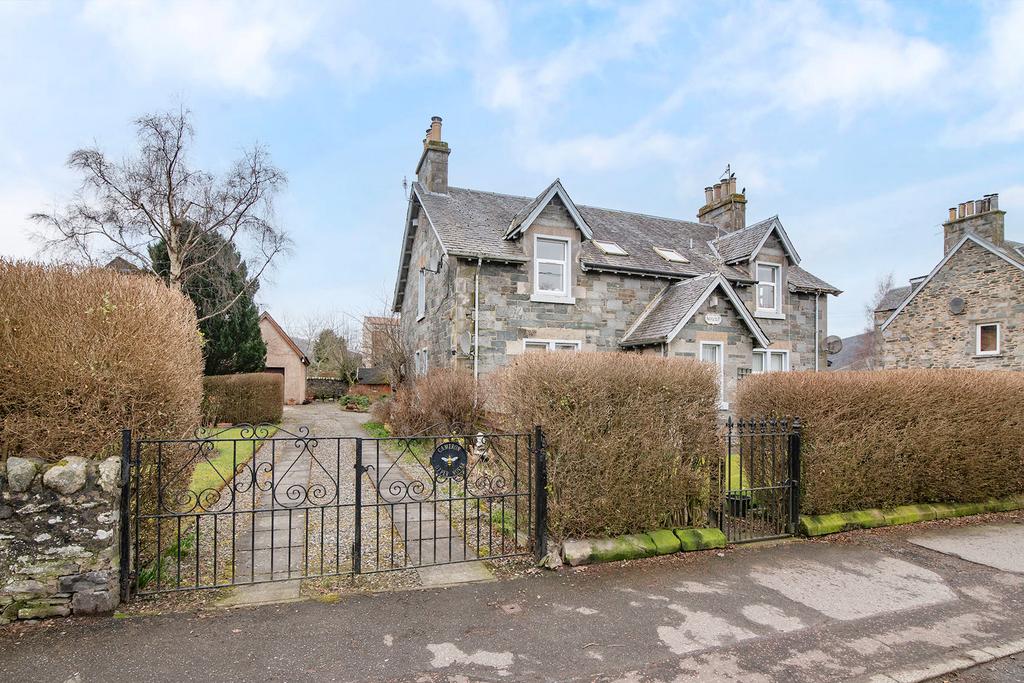 Home Street, Aberfeldy PH15 2 bed apartment for sale £220,000