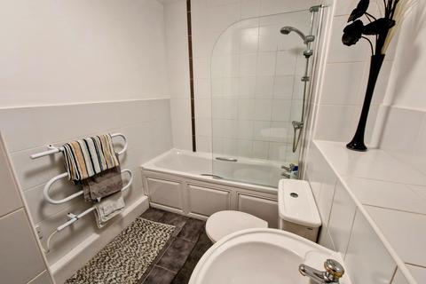 2 bedroom flat for sale - Mellor Street, Lees, Oldham, OL4