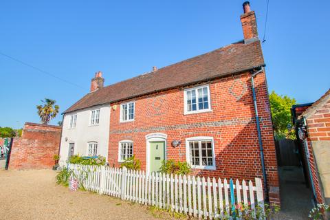 2 bedroom cottage for sale, GUIDE PRICE £350,000 - £375,000! WATERSIDE PROPERTY! ABUNDANCE OF CHARM!