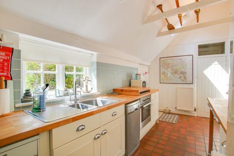 2 bedroom cottage for sale, GUIDE PRICE £350,000 - £375,000! WATERSIDE PROPERTY! ABUNDANCE OF CHARM!