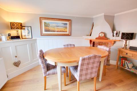 2 bedroom cottage for sale, GUIDE PRICE £350,000 - £375,000! WATERSIDE PROPERTY! ABUNDANCE OF CHARM!