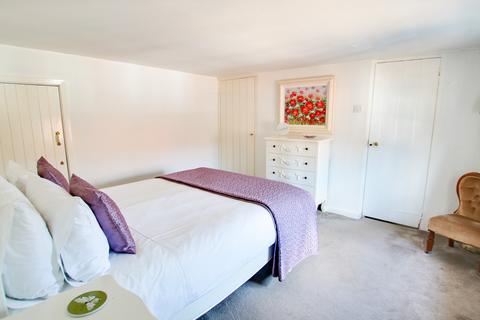 2 bedroom cottage for sale, GUIDE PRICE £350,000 - £375,000! WATERSIDE PROPERTY! ABUNDANCE OF CHARM!