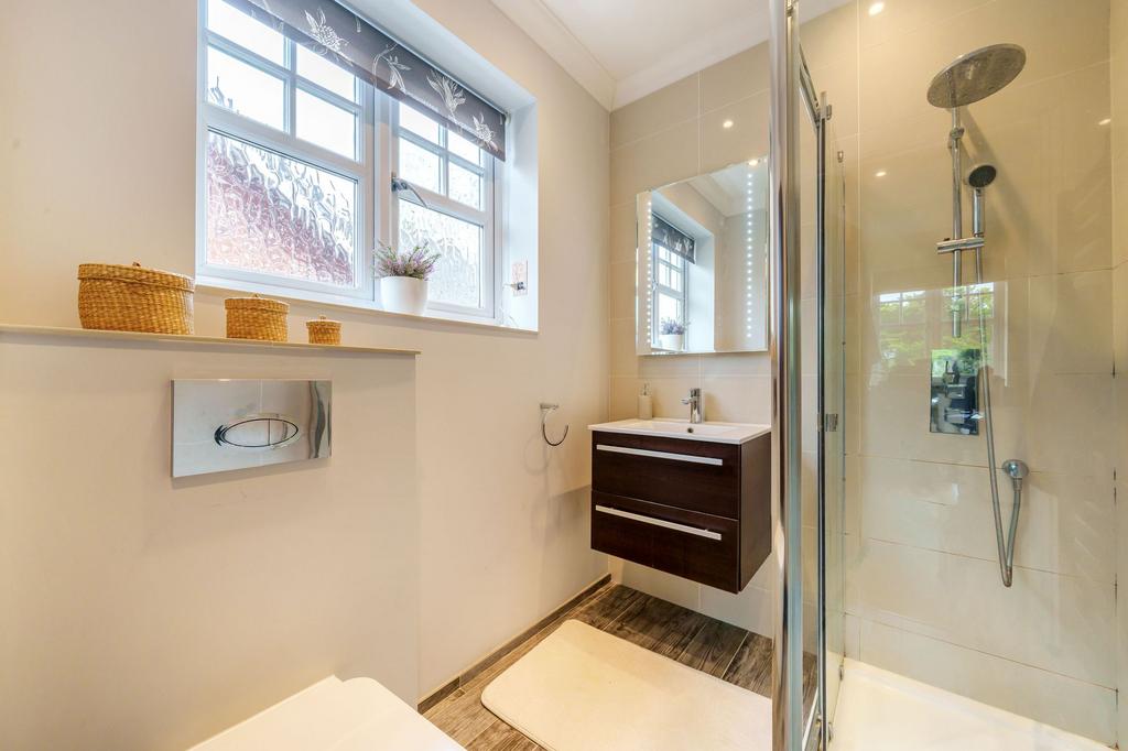 Master Bedroom En-suite