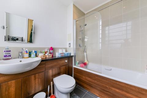 Apartment 703, Wallis House Great West Road, Brentford, TW8 0HE