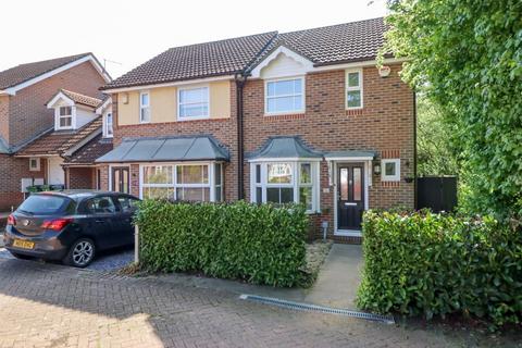 2 bedroom terraced house to rent, Earles Meadow, Horsham