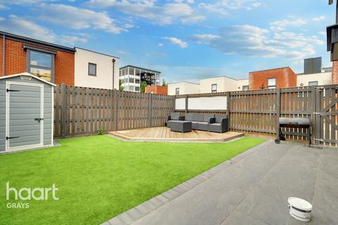 37 Bata Mews, East Tilbury, Tilbury, RM18 8FR
