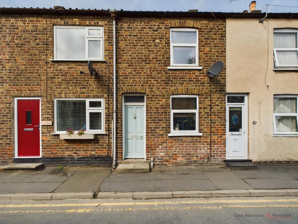 1 Bedroom Mid Terrace House   For Sale
