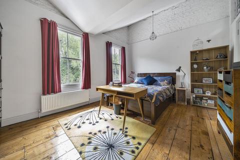 98 Albany Road, London, SE5 0DA