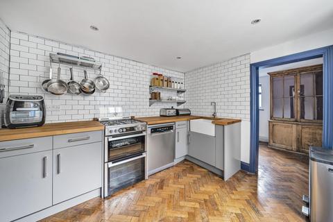 98 Albany Road, London, SE5 0DA