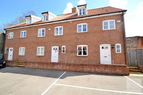 4 bedroom house to rent, Tavern Court, Norwich NR12