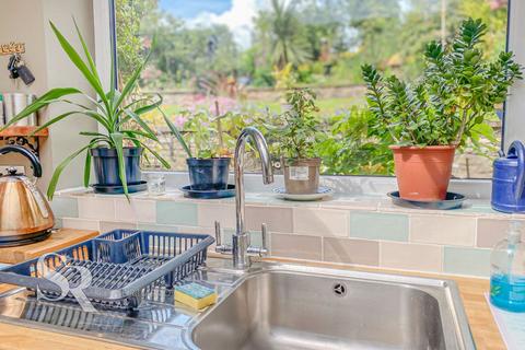 14 Buxton Road, Furness Vale, High Peak, SK23 7PF
