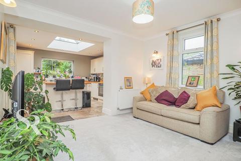 14 Buxton Road, Furness Vale, High Peak, SK23 7PF