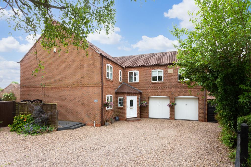 Moor End, Kelfield, YO19 5 bed detached house £600,000