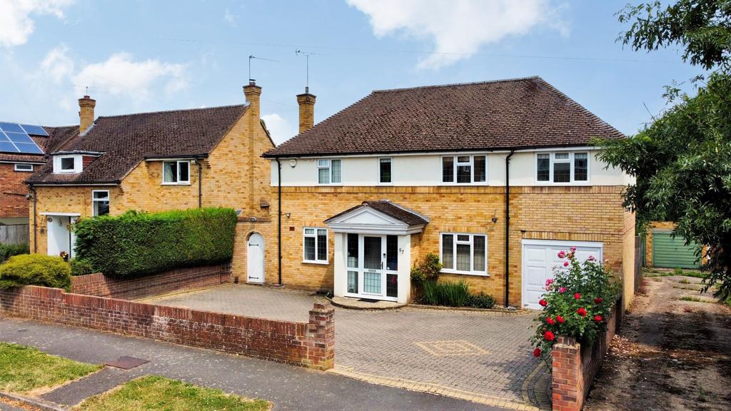 Walker Road, Maidenhead 5 bed detached house for sale £975,000