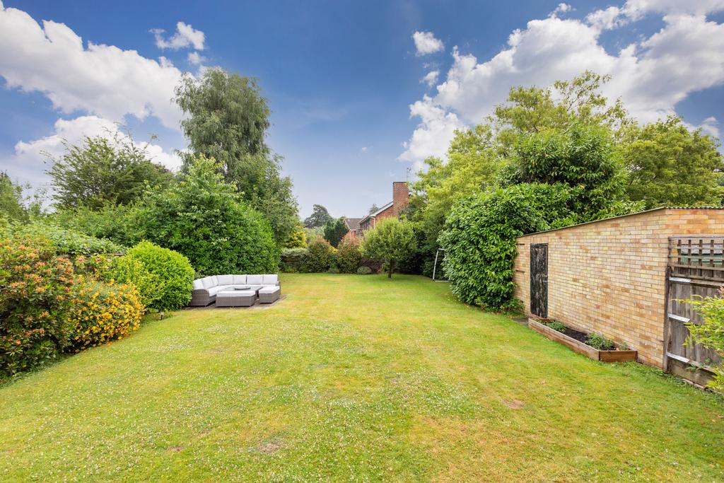 Walker Road, Maidenhead 5 bed detached house for sale £975,000