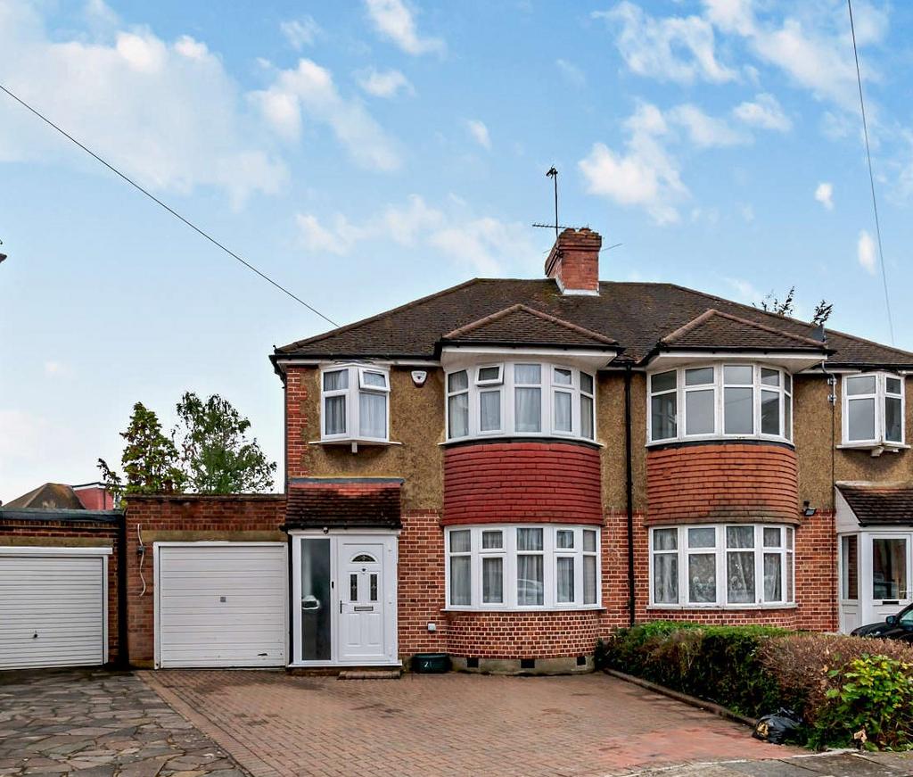 Worple Close, Rayners Lane, Harrow, HA2 3 bed semidetached house for