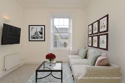 3 bedroom flat for sale - 35/2 George IV Bridge, Old Town, Edinburgh, EH1 1EL