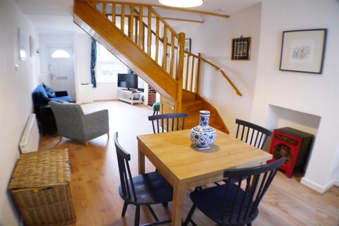 2 bedroom terraced house to rent, Salisbury