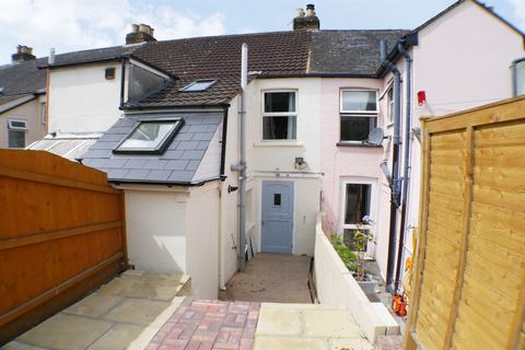 2 bed terraced house for rent in Salisbury