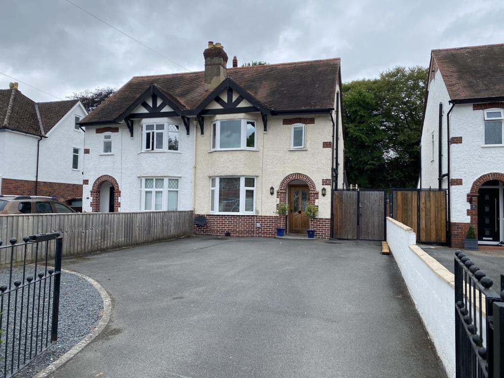 Broomy Hill, Hereford, HR4 3 bed semidetached house £400,000
