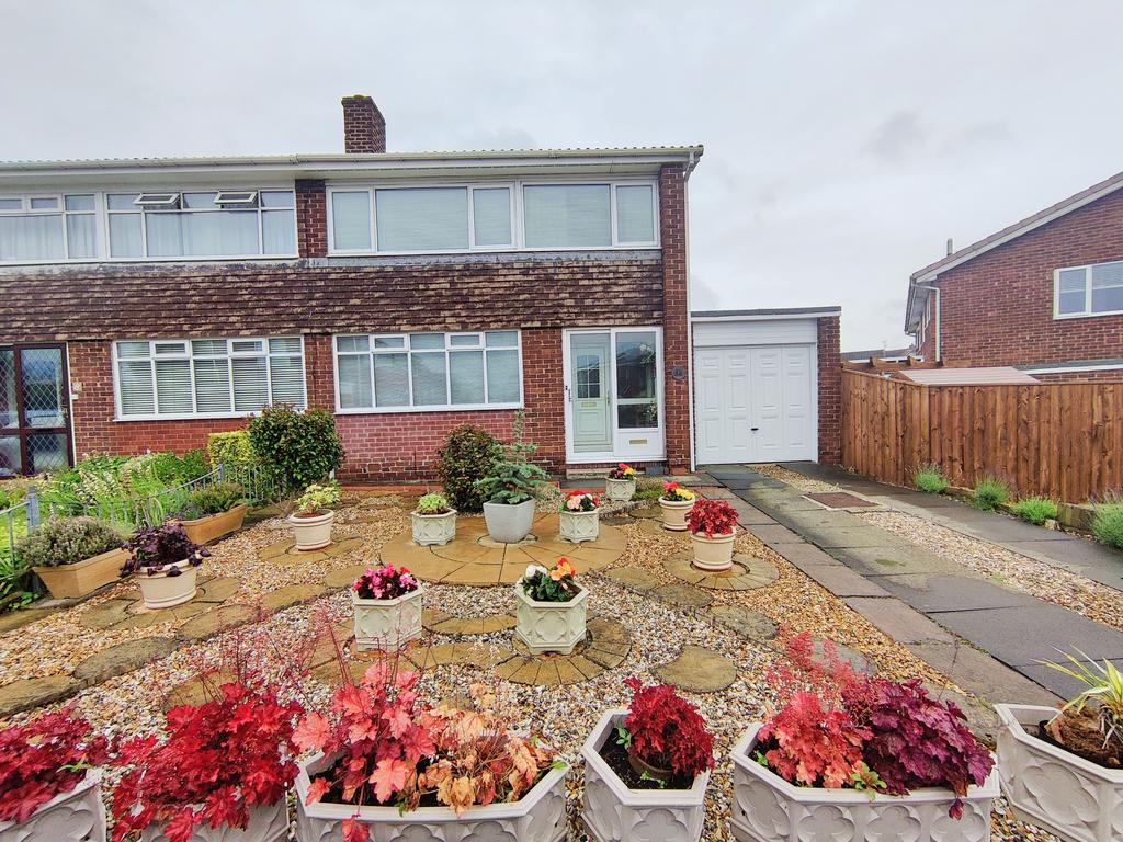 Elgin Court, Gateshead, NE10 3 bed semidetached house for sale £180,000