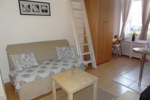 Studio to rent, Penywern Road, Earls Court, London, SW5