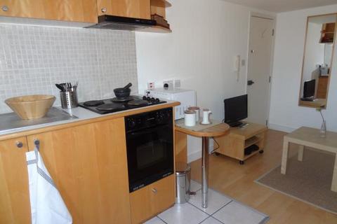 Studio to rent, Penywern Road, Earls Court, London, SW5