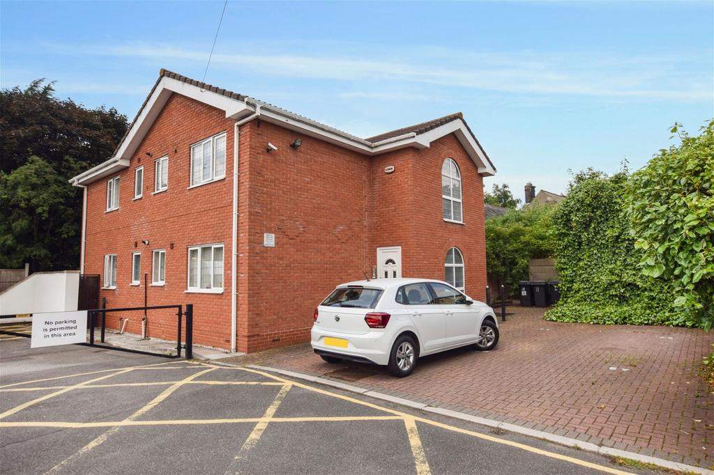 Farnworth Street, Widnes, WA8 9LW 2 bed ground floor flat £700 pcm (£