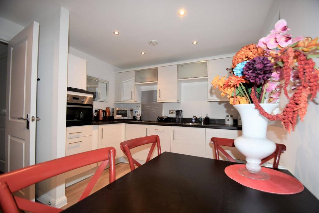 Albert Way, East Cowes PO32 1 bed ground floor flat £750 pcm (£173 pw)