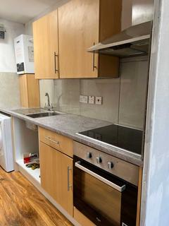 Studio to rent, Lady Margret Road, Southall