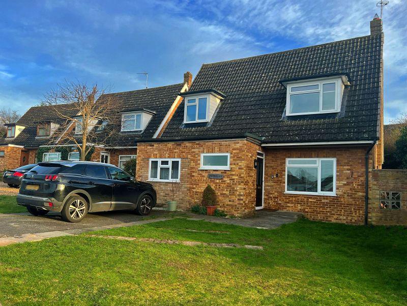 Links Way, Little Bookham KT23 4 bed detached house for sale £699,950